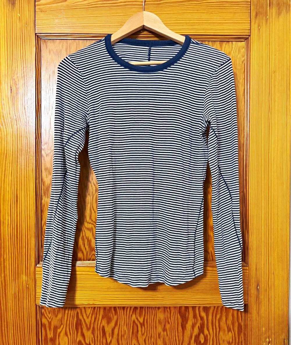 Lululemon Blue/White Striped Knit T-Shirt Top Long Sleeve Crew Neck Size 8
